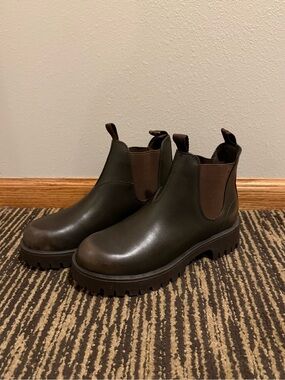 Universal Thread - brown boots Women as 8